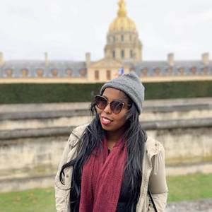 Meet your Posher, Mona